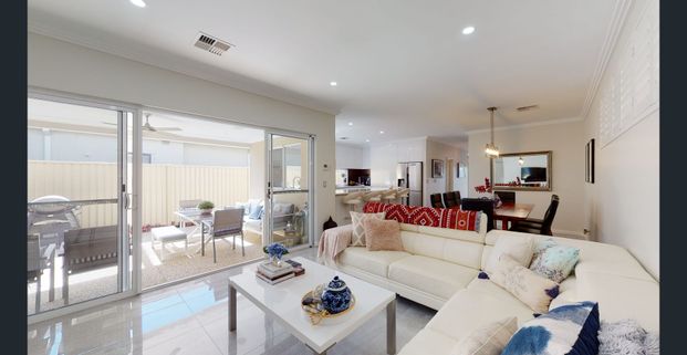 Coastal Living - Easy Care - Photo 1