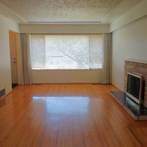 Cosy & Bright 3 Bedroom Suite on Main Floor (Few steps to Langara) - Photo 3