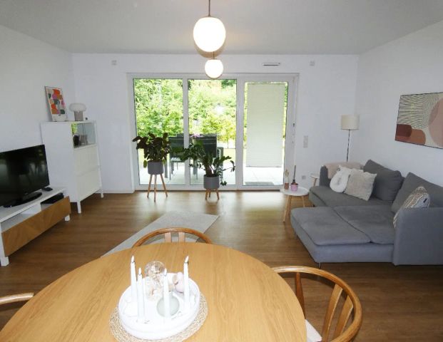 Gemütliche 2-Zimmer-Wohnung im Erdgeschoss mit Einbauküche und Terrasse - Foto 1