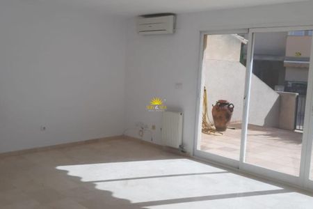 INDEPENDENT HOUSE FOR RENT WITH 4 BEDROOMS IN El CAMPELLO - ALICANTE PROVINCE - Photo 2