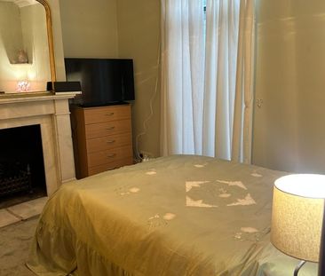 Room in a Shared House, Courtney Road London, SW19 - Photo 1