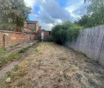 6 Bed Student Accommodation - Photo 2