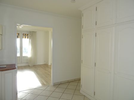 Location Appartement 5 Pièces 104 m² - Photo 3