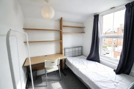 4 bedroom terraced house to rent - Photo 4