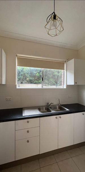 Close to Primary School and Transport - Photo 1