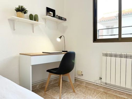 Calle del Dos de Mayo, Madrid, Community of Madrid 28004 - Foto 1