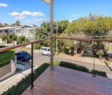 Conveniently located 2-story townhouse. - Photo 3