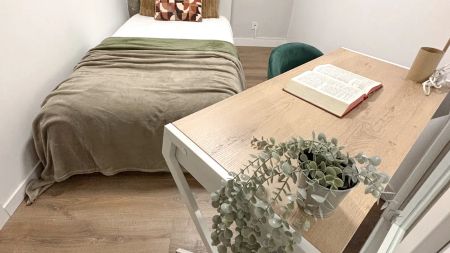 Room in a shared 9-bedroom apartment for rent in Castilla - Photo 5
