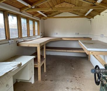 3 bedroom semi-detached house to rent - Photo 6