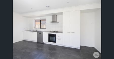 MODERN, COMFORT AND LOW MAINTENANCE LIVING ! - Photo 2