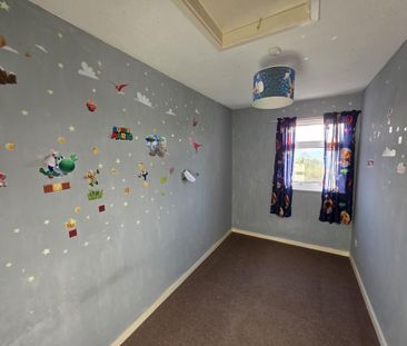 4 bedroom end of terrace house to rent - Photo 3