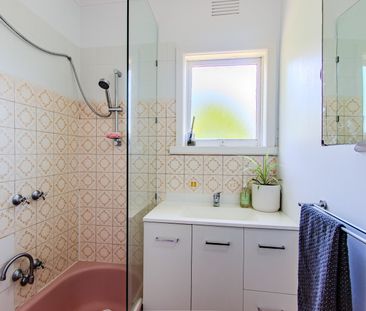 33 Old Lilydale Road, Ringwood East VIC 3135 - House For Rent | Domain - Photo 1