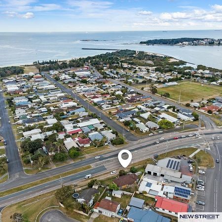 28 Pacific Highway, Blacksmiths NSW 2281 - House For Rent | Domain - Photo 5