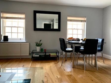 Two Bedroom Flat to Let in Fulham Road - Photo 5