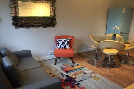 1 bedroom in a flat share to rent - Photo 4