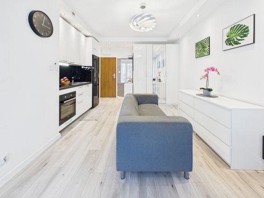 2 pokoje, balkon i garaż – komfort i styl w jednym - Фото 1