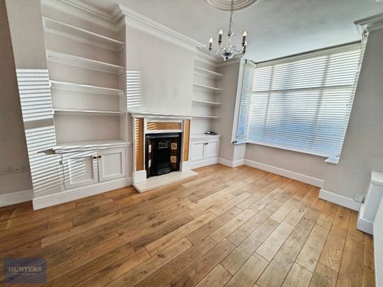 3 bedroom House To Let Total Size: 1228 SQ FT - Photo 1