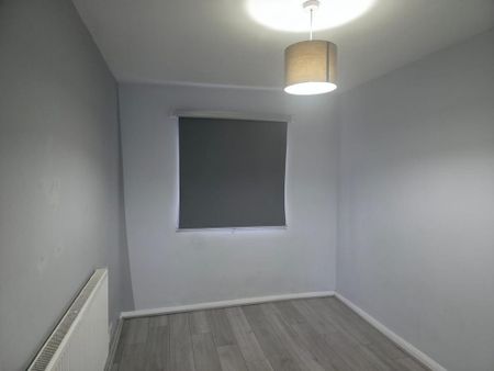 6 bedroom semi-detached house to rent - Photo 2