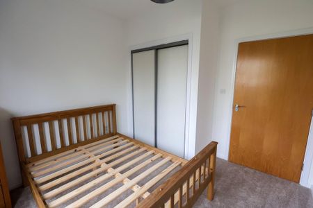 3 bedroom end of terrace house to rent - Photo 4