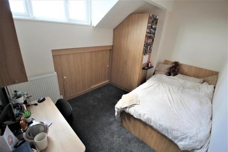 4 bedroom terraced house to rent - Photo 3