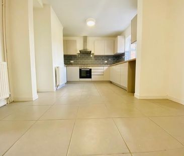 Little Close - Photo 6