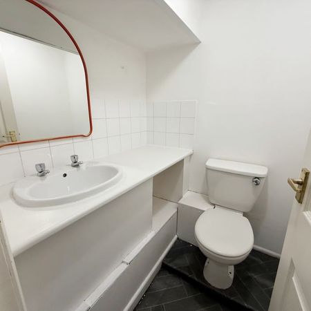3 Bedroom Flat, The Drive, Hove - Photo 4