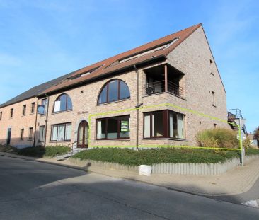 MOOI GELIJKVLOERS APPARTEMENT MET GROOT TERRAS + GARAGE - Photo 1