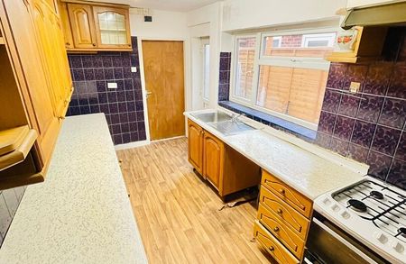 74 Leicester Street, Whitmore Reans, WV6 0PS - Photo 4