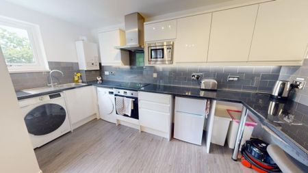 2 bedroom flat to rent - Photo 5