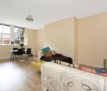 2 bedroom flat to rent - Photo 1