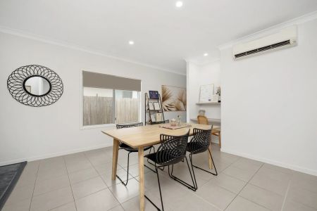 Private Parkside Living in Kalynda Chase - Photo 2