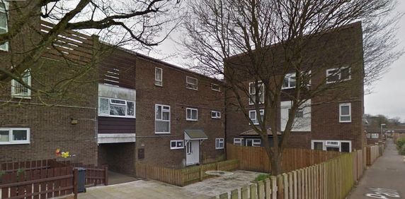 1 bedroom in a house share to rent - Photo 2