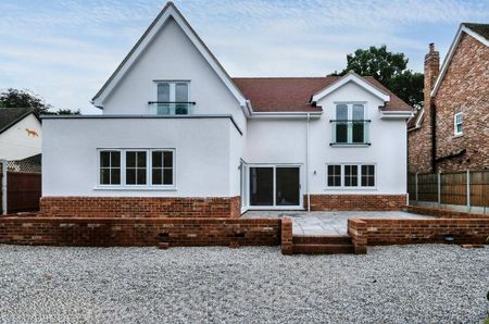 4 bedroom detached house to rent - Photo 3