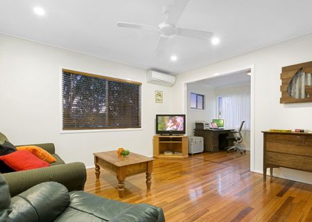 Family home offering the perfect blend of character, comfort and space - Photo 5