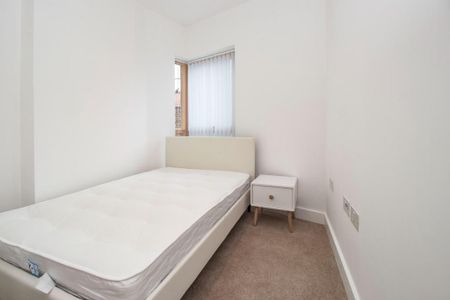 3 bedroom flat to rent - Photo 2