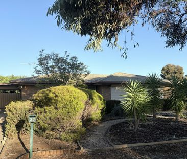 Spacious Family Living in a Prime Location - Comfort, Convenience &... - Photo 1