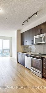 Burnhamthorpe/Confederation Spacious 1Bdrm +Den Open Concept Oversiz - Photo 3