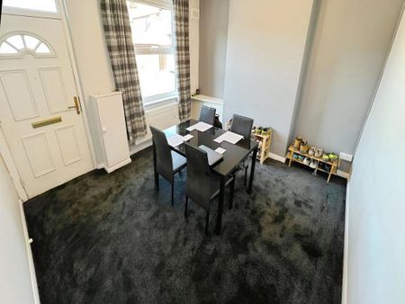 2 bedroom end of terrace house to rent - Photo 3