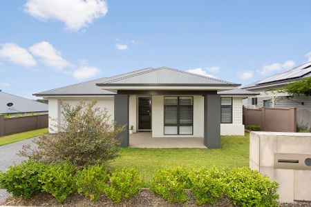 19 Abberton Parkway, North Rothbury. - Photo 2