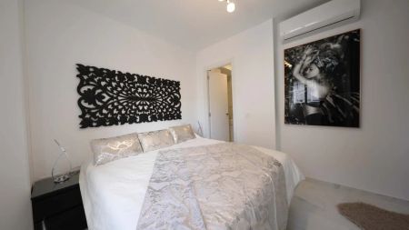 Room in a shared 16-bedroom apartment for rent in Puerta del Ángel. - Photo 2