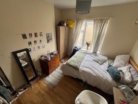 4 bedroom flat to rent - Photo 2