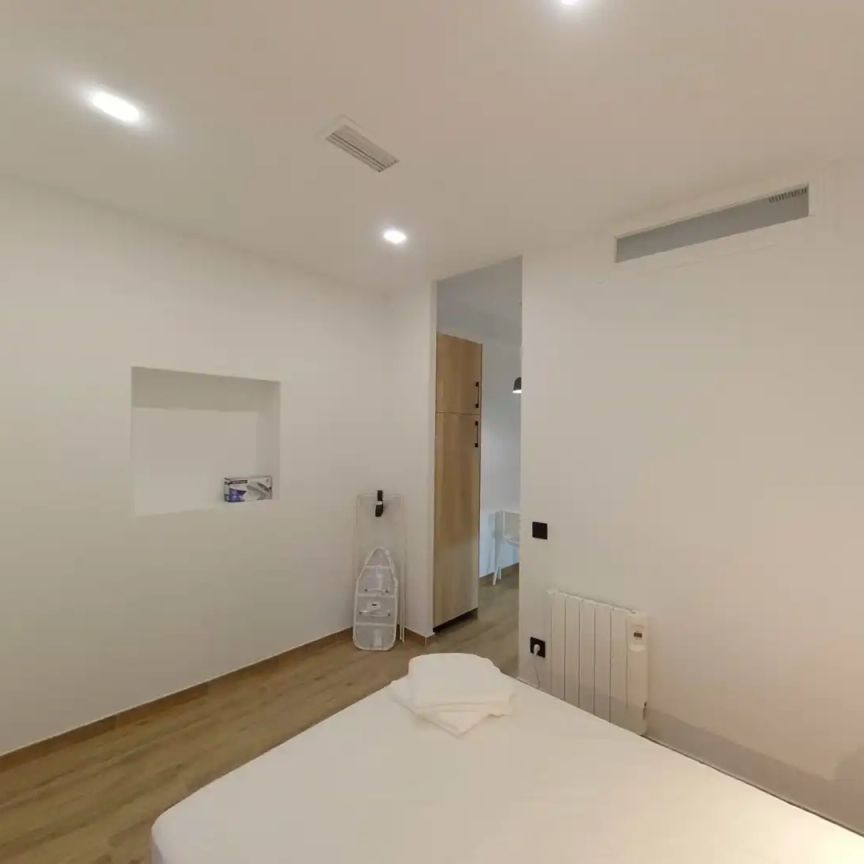 Piso de alquiler en Calle Lucano, Canillejas - Foto 1