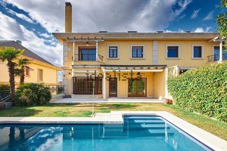 Alquiler de chalet adosado en Encinar de los Reyes - Photo 3