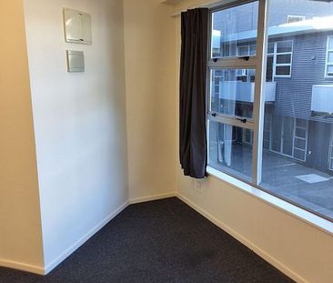 Studio Apartment - Great Location! - Photo 3