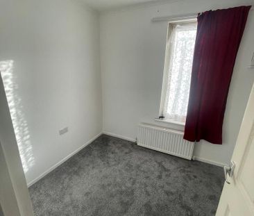4 bedroom terraced house to rent - Photo 5