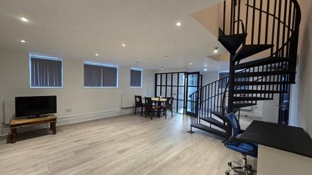 3 bedroom maisonette to rent - Photo 2