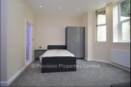 4 Bed 4 Bath Properties in Leeds - Photo 5