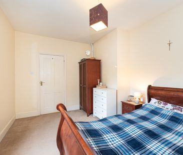 2 Bed Flat, Chestnut Road, SW20 - Photo 3