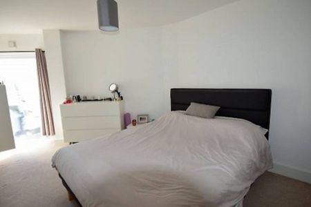 1 Bed Flat, Arthur Road, SW19 - Photo 5