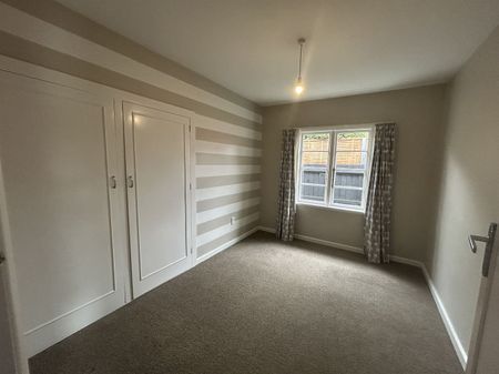 Jump into Jennifer - Photo 3